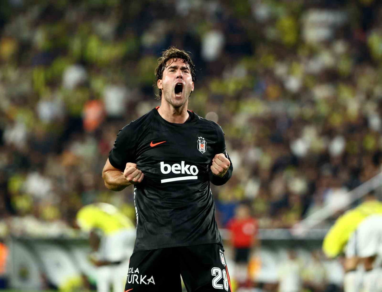 BEŞİKTAŞ, PFDK'YA SEVK EDİLEN DUSAN VLAHOVİC İLE İLGİLİ YAZILI AÇIKLAMA YAPARAK TFF'YE TEPKİ...