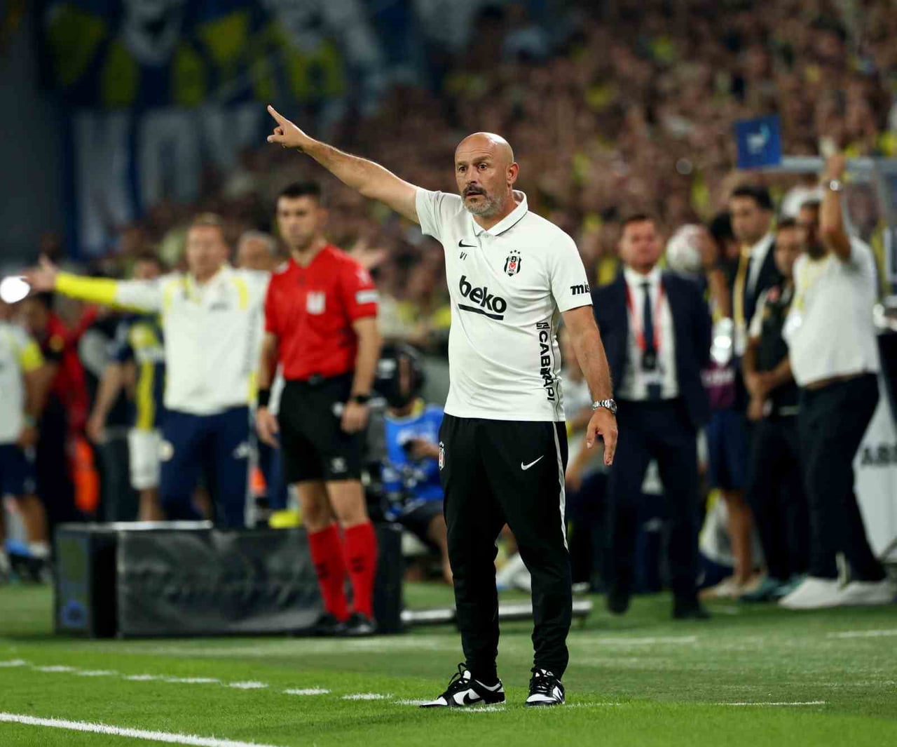 BEŞİKTAŞ TEKNİK DİREKTÖRÜ VİNCENZO ITALİANO, FENERBAHÇE KARŞISINDA ÇIKTIĞI İLK DERBİDEN GALİP...
