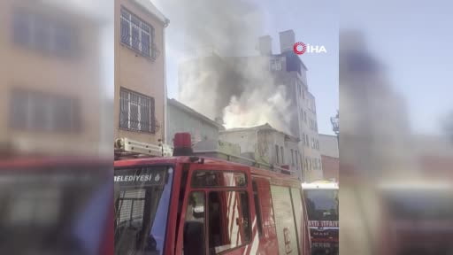Beyoğlu'nda 2 katlı iş yerinde yangın