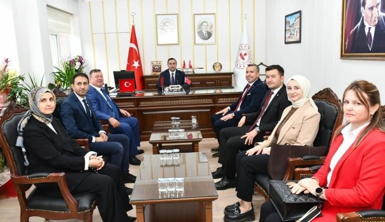 BİLECİK'İN OSMANELİ İLÇESİNDE KAYMAKAM TAHİR YILMAZ, EĞİTİM CAMİASIYLA BİR ARAYA...
