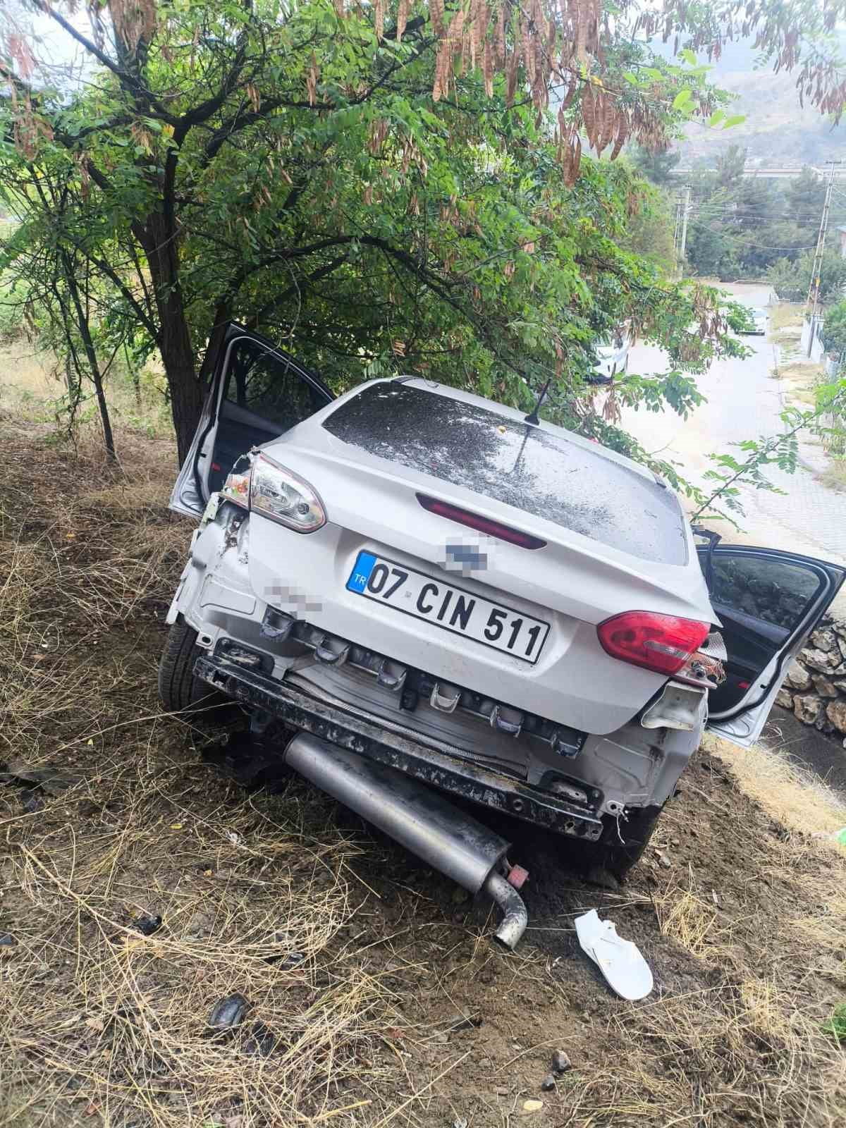 BİLECİK'TE SEYİR HALİNDEYKEN KONTROLDEN ÇIKAN OTOMOBİL ŞARAMPOLE UÇARKEN, ARAÇ İÇİNDE BULUNAN 4...