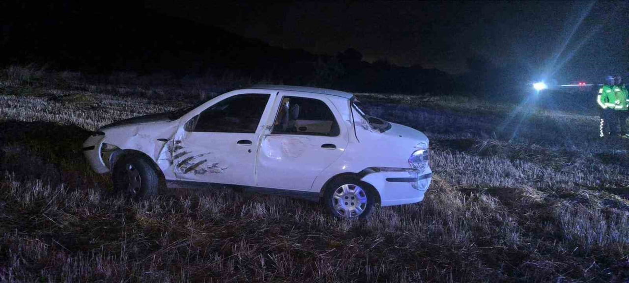 BİLECİK’TE EHLİYETSİZ SÜRÜCÜ KAZA YAPTI: 3 YARALI