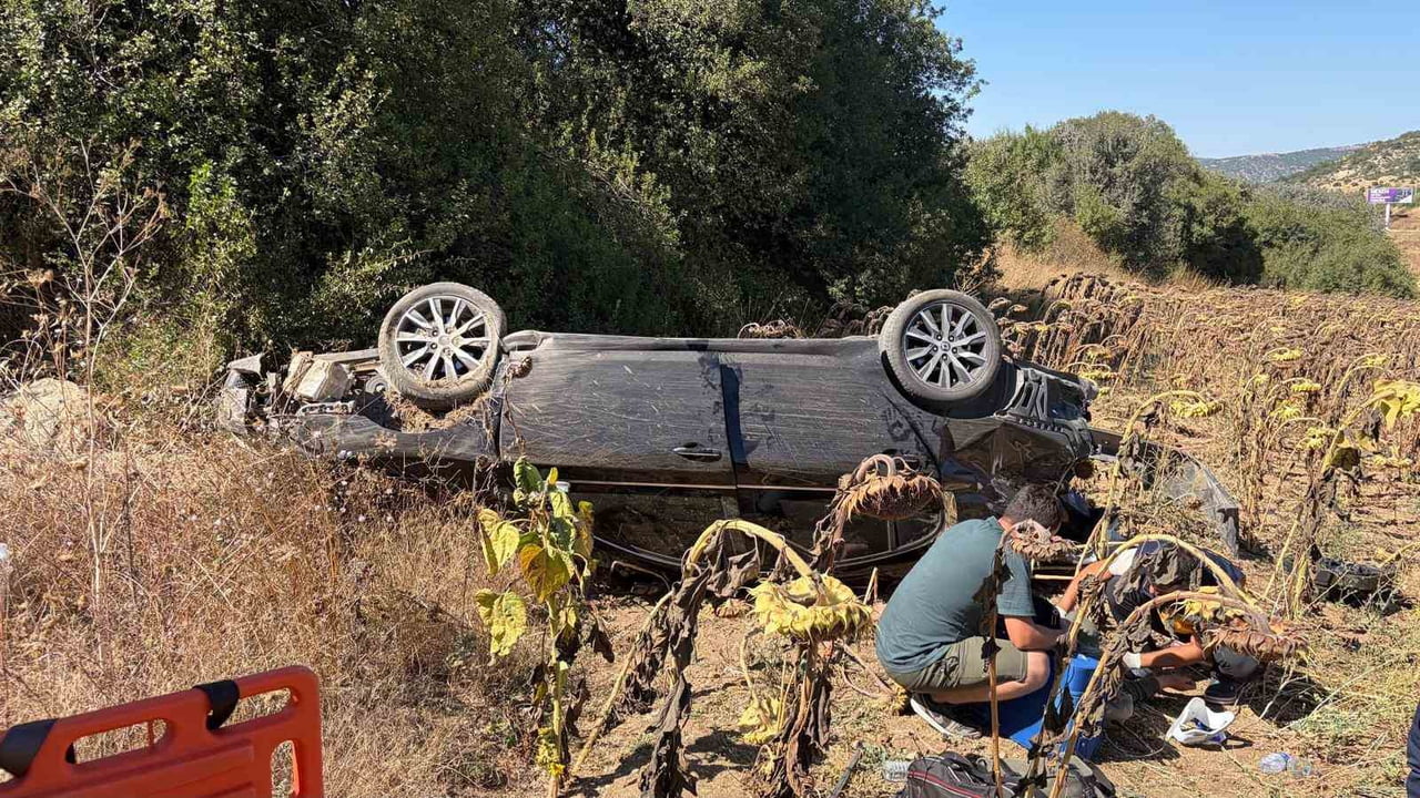 BİLECİK’TE OTOMOBİL TARLAYA SAVRULDU: 1 YARALI