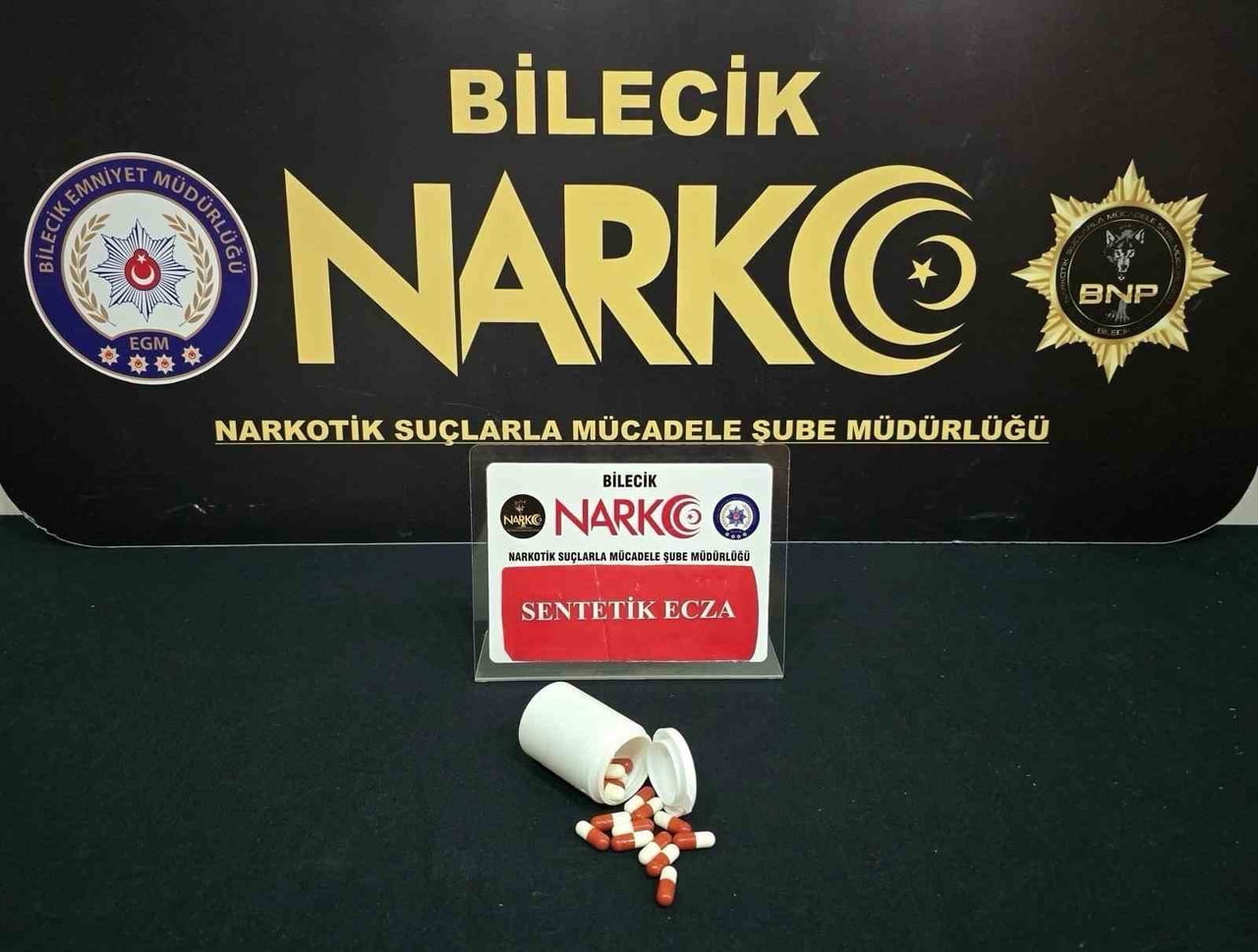 BİLECİK’TE ŞEHİRLERARASI OTOBÜSTE 2 ŞAHIS ÜZERİNDEN UYUŞTURUCU ÇIKTI