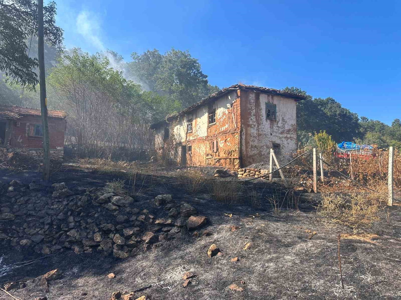 BİLECİK’TE YANGIN ORMANLIK ALANA SIÇRADI