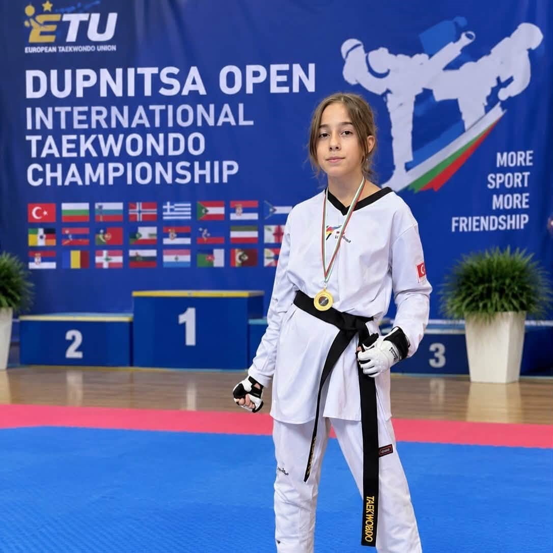 BİLECİKLİ SPORCU DUPNITSA OPEN’DA ŞAMPİYON OLDU BİLECİKLİ TEKVANDO SPORCUSU ZEYNEP ACAR