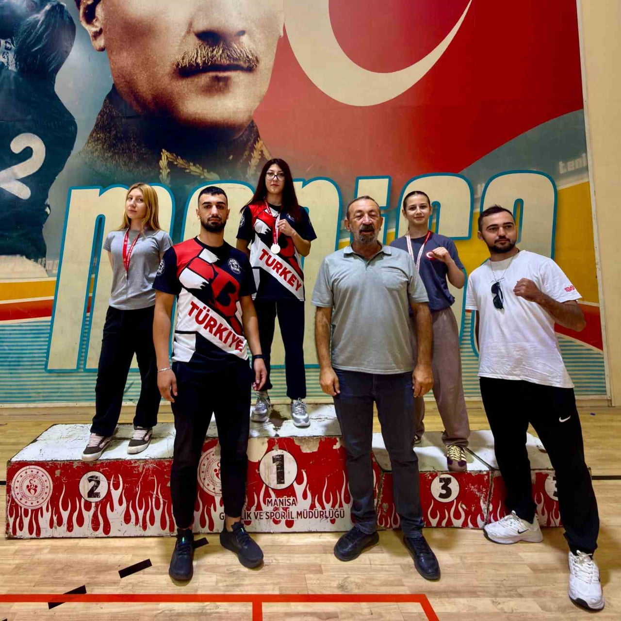 BİLECİKLİ SPORCULAR MUAYTHAİ ZAFER KUPASI’NDA 8 DERECE ELDE ETTİ