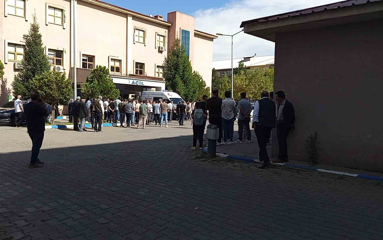BİNGÖL'DE OKUL MUTFAĞINDA KULLANILAN YÜK ASANSÖRÜNDE KAFASI SIKIŞAN 9. SINIF ÖĞRENCİSİ...
