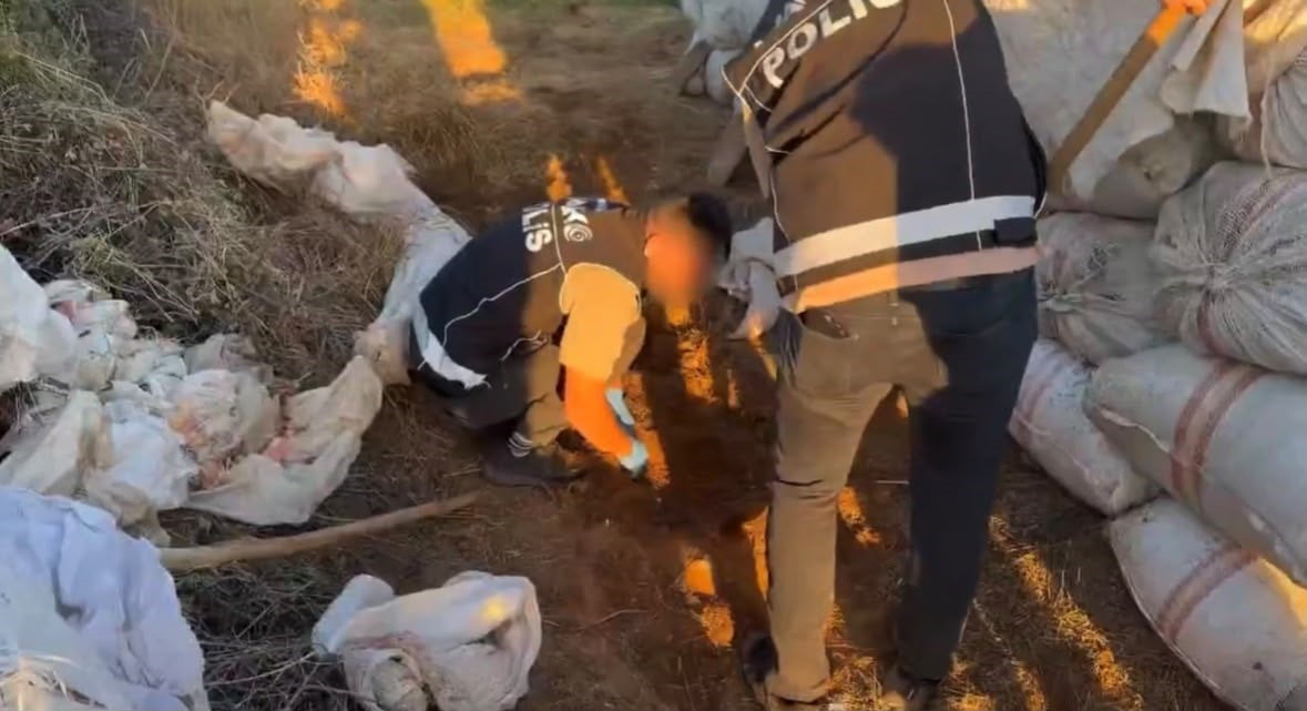 BİNGÖL'ÜN GENÇ İLÇESİNDE DÜZENLENEN UYUŞTURUCU OPERASYONUNDA 4 KİLO 450 GRAM ESRAR ELE...