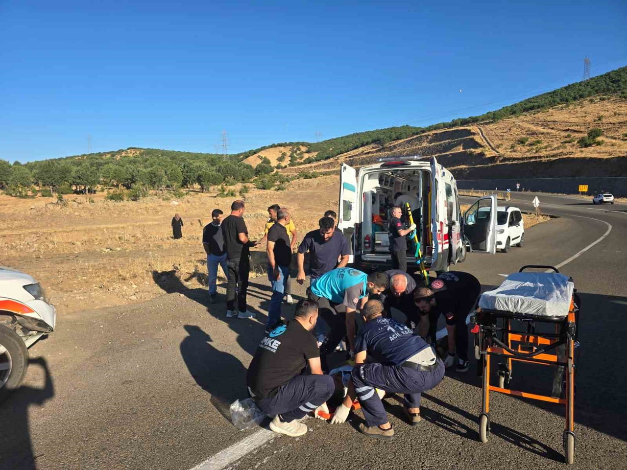 BİNGÖL’DE PİKAP ŞARAMPOLE YUVARLANDI: 3 YARALI