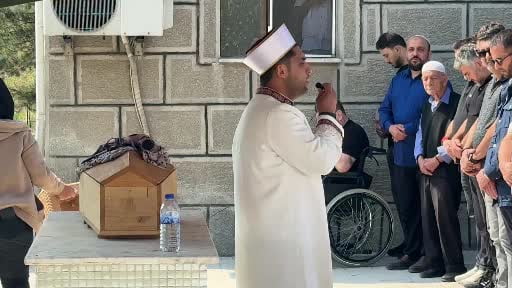 Bir babanın en zor sınavı: Kazada ölen bebeğinin tabutunu böyle taşıdı