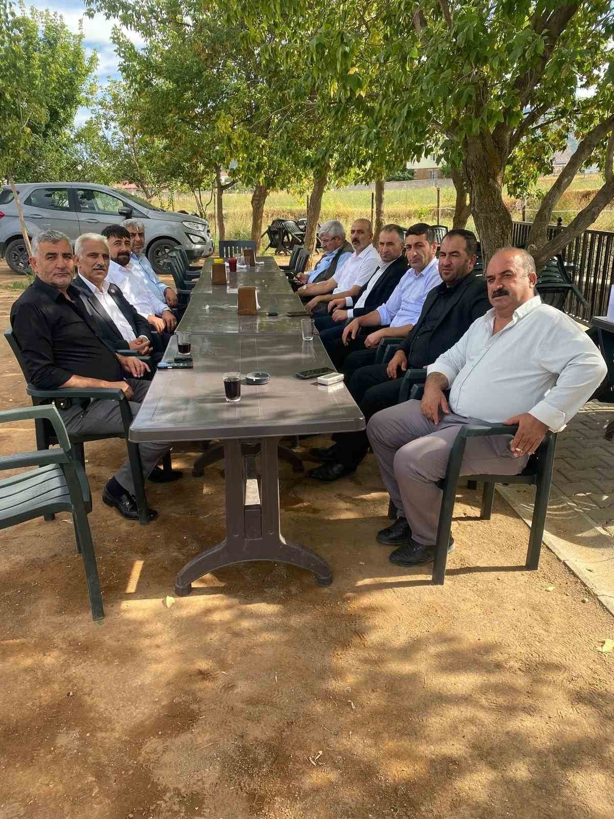 BİTLİS'İN GÜROYMAK İLÇESİNDE MERKEZ VE KÖYLERİNDE GÖREV YAPAN 15 MUHTARI TEK ÇATI ALTINDA...