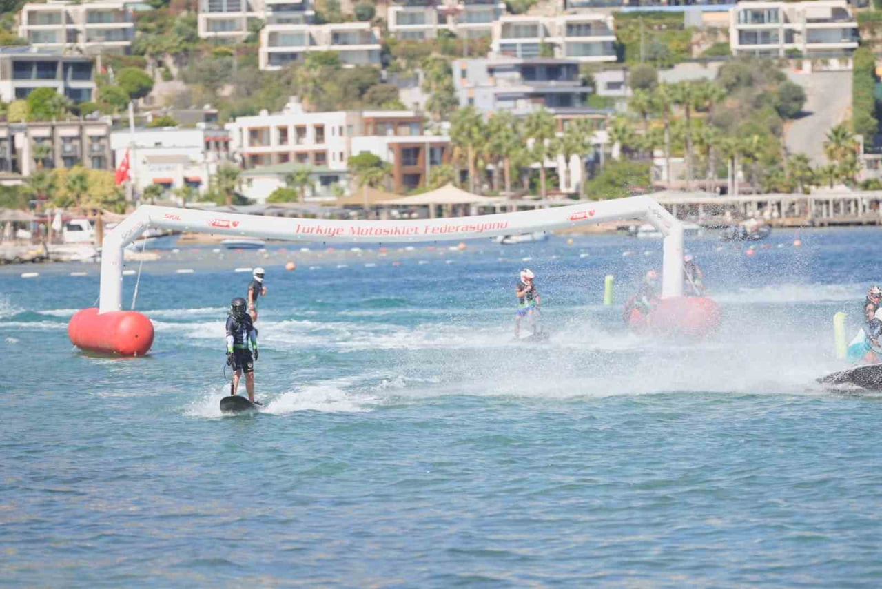 BODRUM’DA DENİZ ÜZERİNDE HIZ VE ADRENALİN YARIŞI