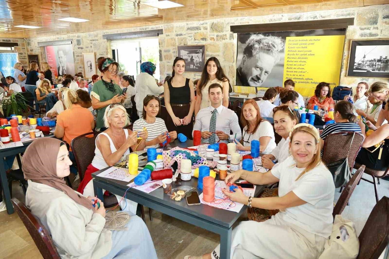 BODRUM SOKAKLARI KADINLARIN ÖRDÜĞÜ MOTİFLERLE RENKLENECEK