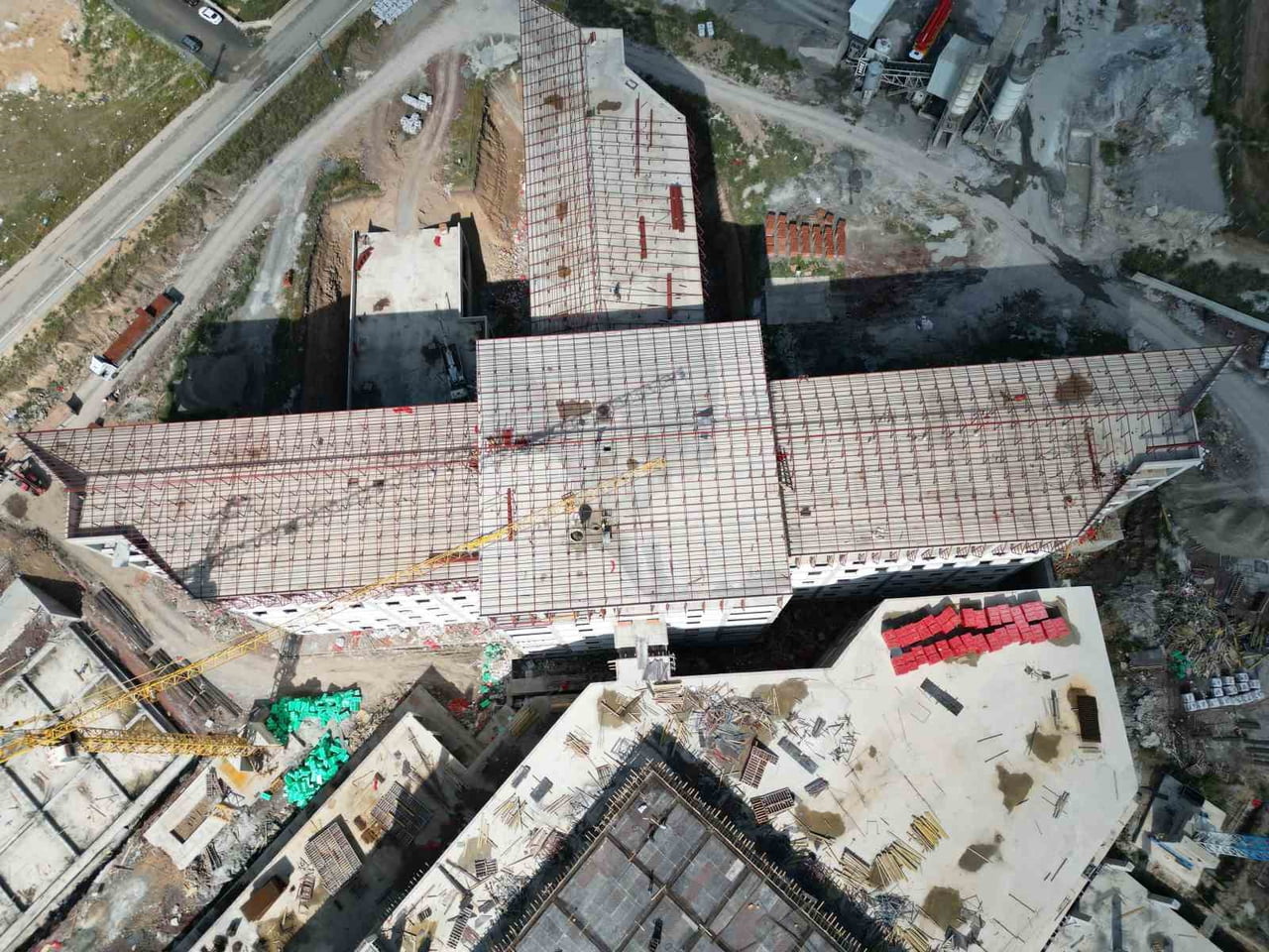 BÖLGE HASTANESİ’NİN İNŞAAT ÇALIŞMALARI PLANLANAN TAKVİM DOĞRULTUSUNDA SÜRÜYOR.
