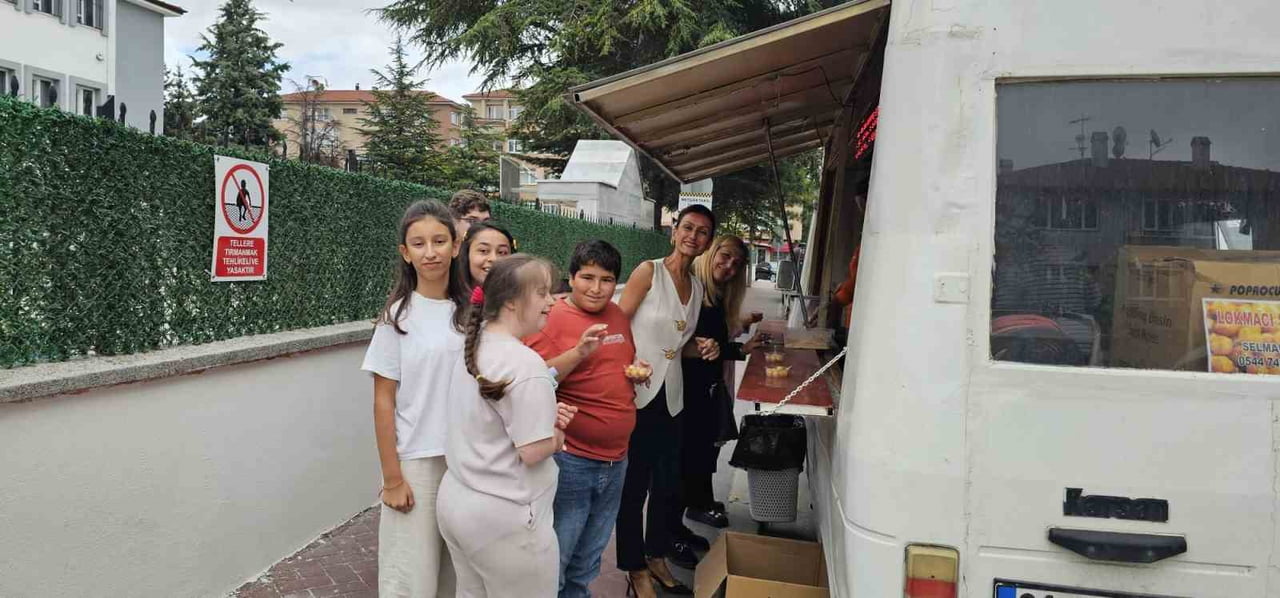 BOLU'DA 50. YIL İZZET BAYSAL ORTAOKULU ÖĞRETMENLERİ, YENİ EĞİTİM-ÖĞRETİM YILININ BAŞLAMASI...