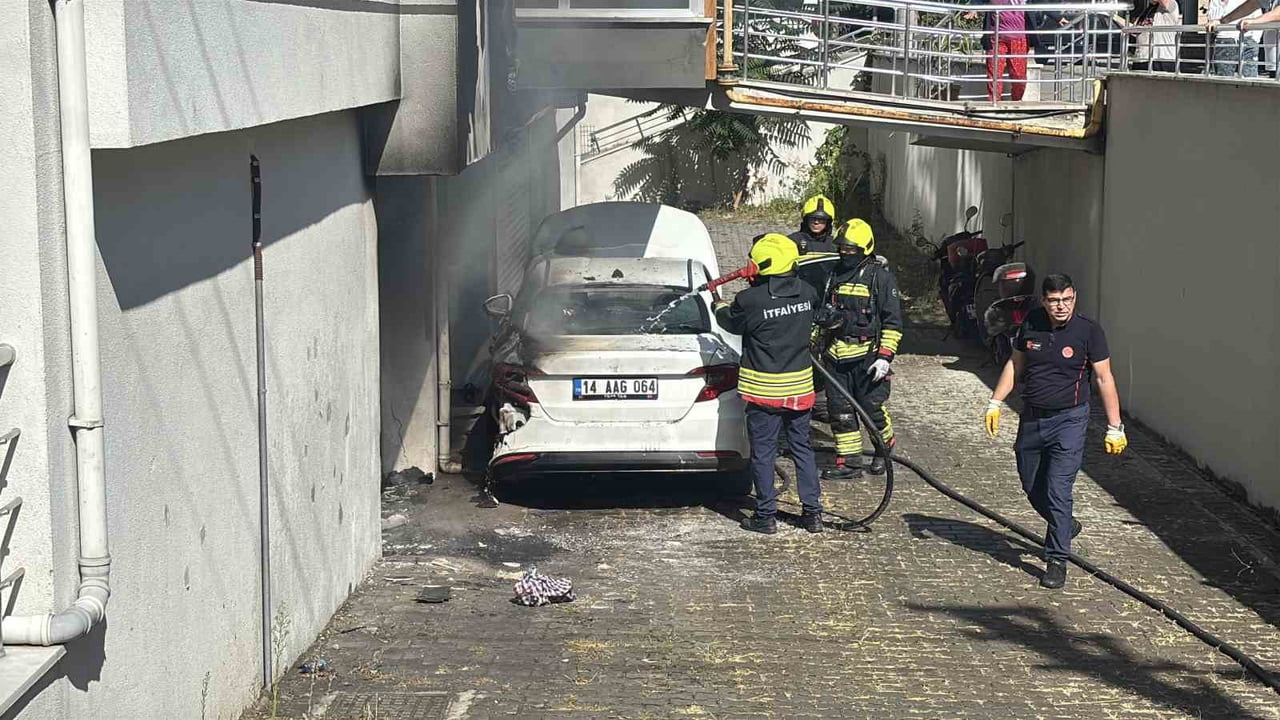 BOLU’DA 4 KATLI BİR APARTMANIN GARAJ KISMINDA FİŞE TAKILAN HAVA KOMPRESÖRÜ YANGIN ÇIKMASINA NEDEN...