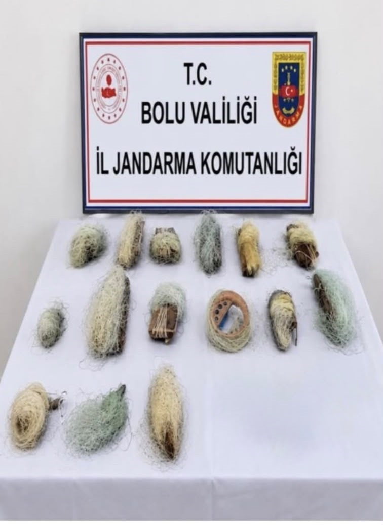 BOLU’NUN DÖRTDİVAN İLÇESİNDE GÖLETTE YAPILAN DENETİMDE, TOPLAM 22,5 METRE UZUNLUĞUNDA 15 KAÇAK AĞ...