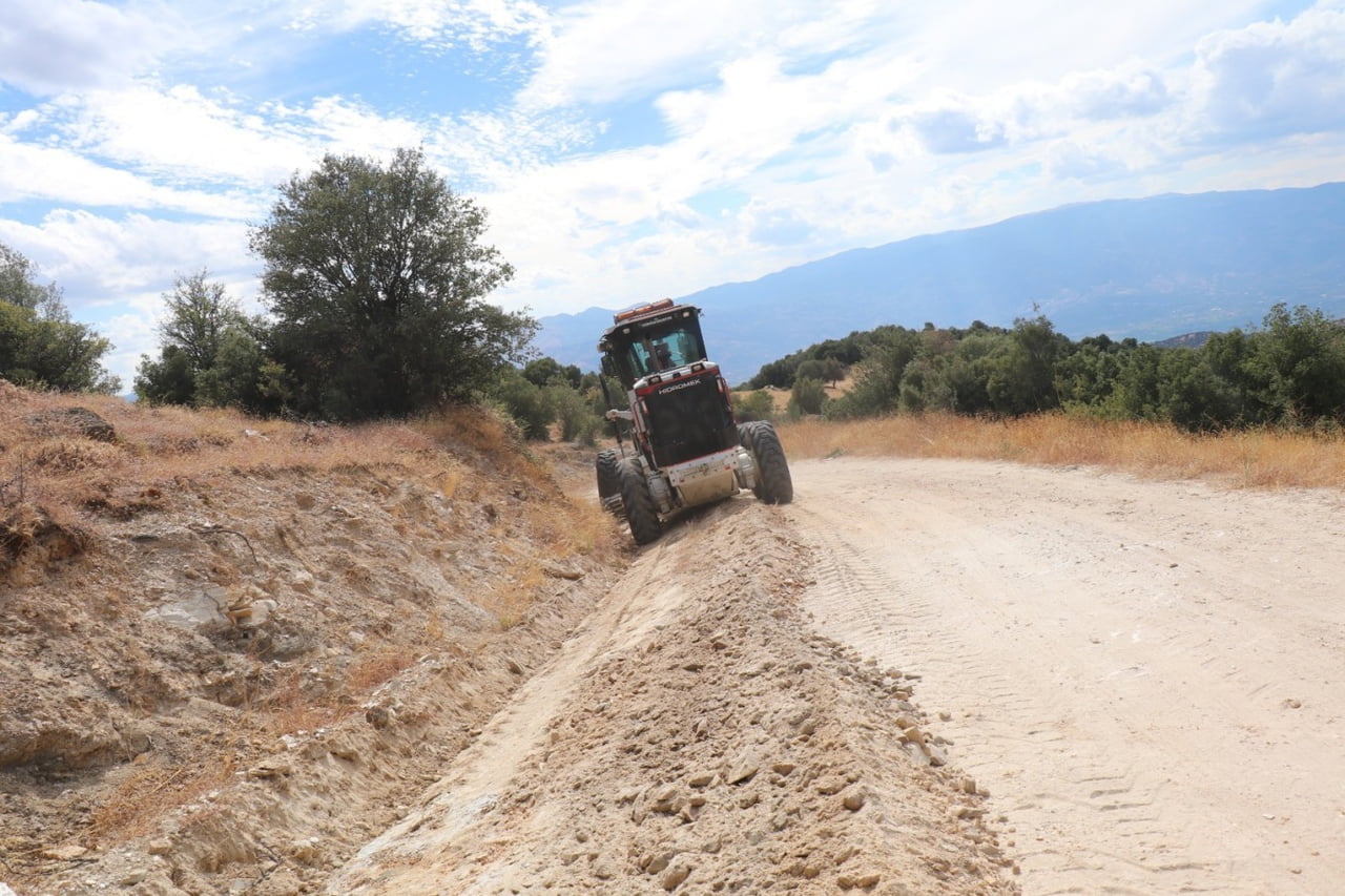 BOZDOĞAN BELEDİYESİ YOL ÇALIŞMALARINA DEVAM EDİYOR