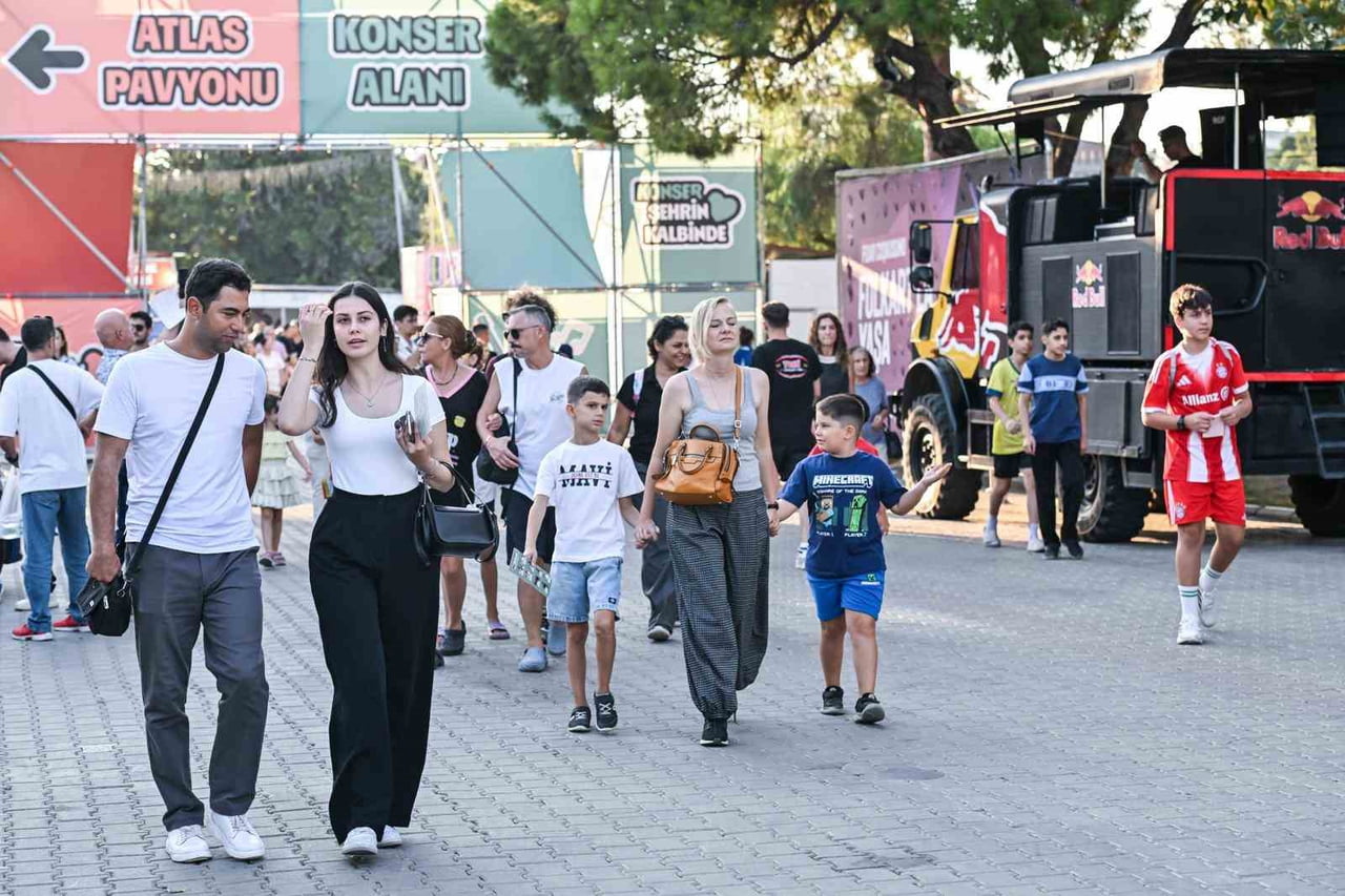 BU YIL 95'İNCİSİ DÜZENLENEN İZMİR ENTERNASYONAL FUARI, "FUAR ŞEHRİN KALBİNDE" SLOGANIYLA...
