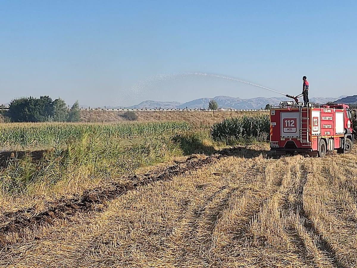 BURDUR’DA KURU OTLARIN TUTUŞMASI SONUCU ÇIKAN YANGIN, EKİPLERİN HIZLI MÜDAHALESİ SAYESİNDE...
