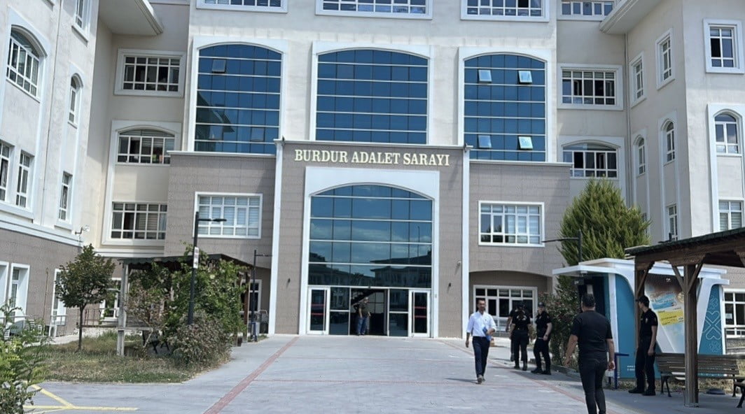 BURDUR’DA YASA DIŞI BAHİS VE SANAL KUMAR FAALİYETLERİNE YÖNELİK DÜZENLENEN OPERASYONDA 5 ŞÜPHELİ...