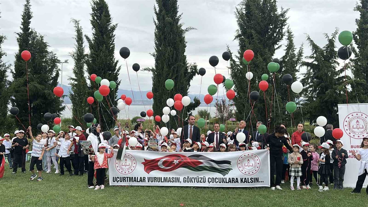 BURDUR’DA YENİ EĞİTİM ÖĞRETİM YILININ İLK GÜNLERİNDE DÜZENLENEN ETKİNLİKTE, GAZZE’DEKİ ÇOCUKLARA...