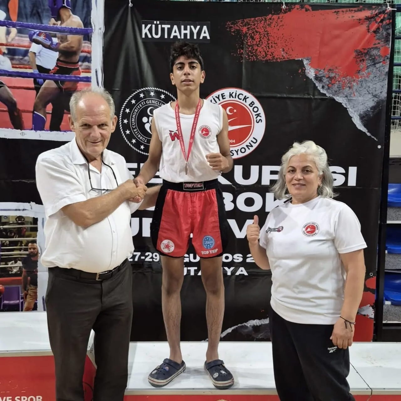 BURDUR GENÇLİK SPOR KULÜBÜ KİCK BOKS SPORCULARI, KÜTAHYA’DA DÜZENLENEN GELENEKSEL 18. İLLER ARASI...