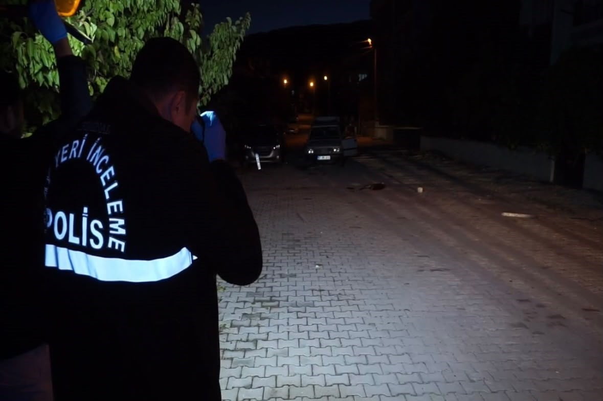 BURDUR’UN GÖLHİSAR İLÇESİNDE GECE SAATLERİNDE İKİ GRUP ARASINDA ÇIKAN KAVGADA ORTALIK KARIŞIRKEN...