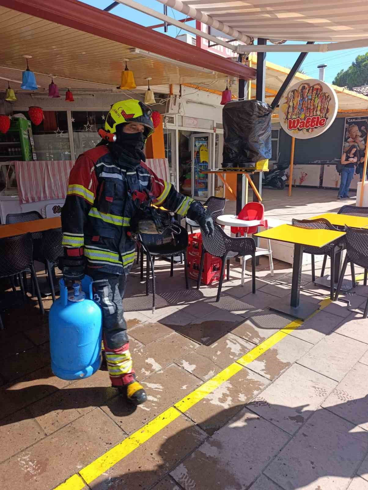 BURHANİYE İLÇESİNDE, ÇIKAN İŞYERİ YANGINI PANİĞE NEDEN OLDU. YANGIN, ÖĞRETMENLER MAHALLESİ MUAMMER...