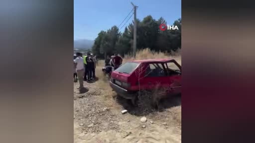 Bursa'da iki otomobil kafa kafaya çarpıştı