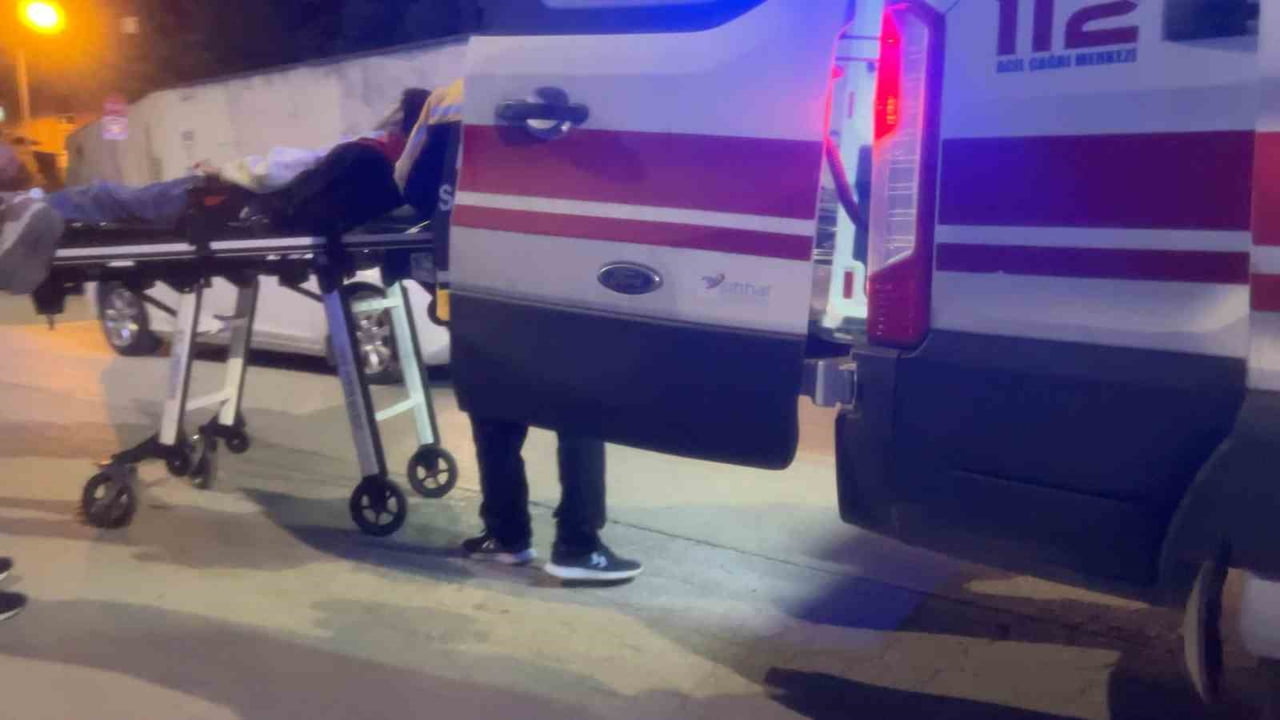 BURSA'DA KONTROLDEN ÇIKAN MOTOSİKLETİN PARK HALİNDEKİ OTOMOBİLE ÇARPMASI SONUCU MEYDANA GELEN...