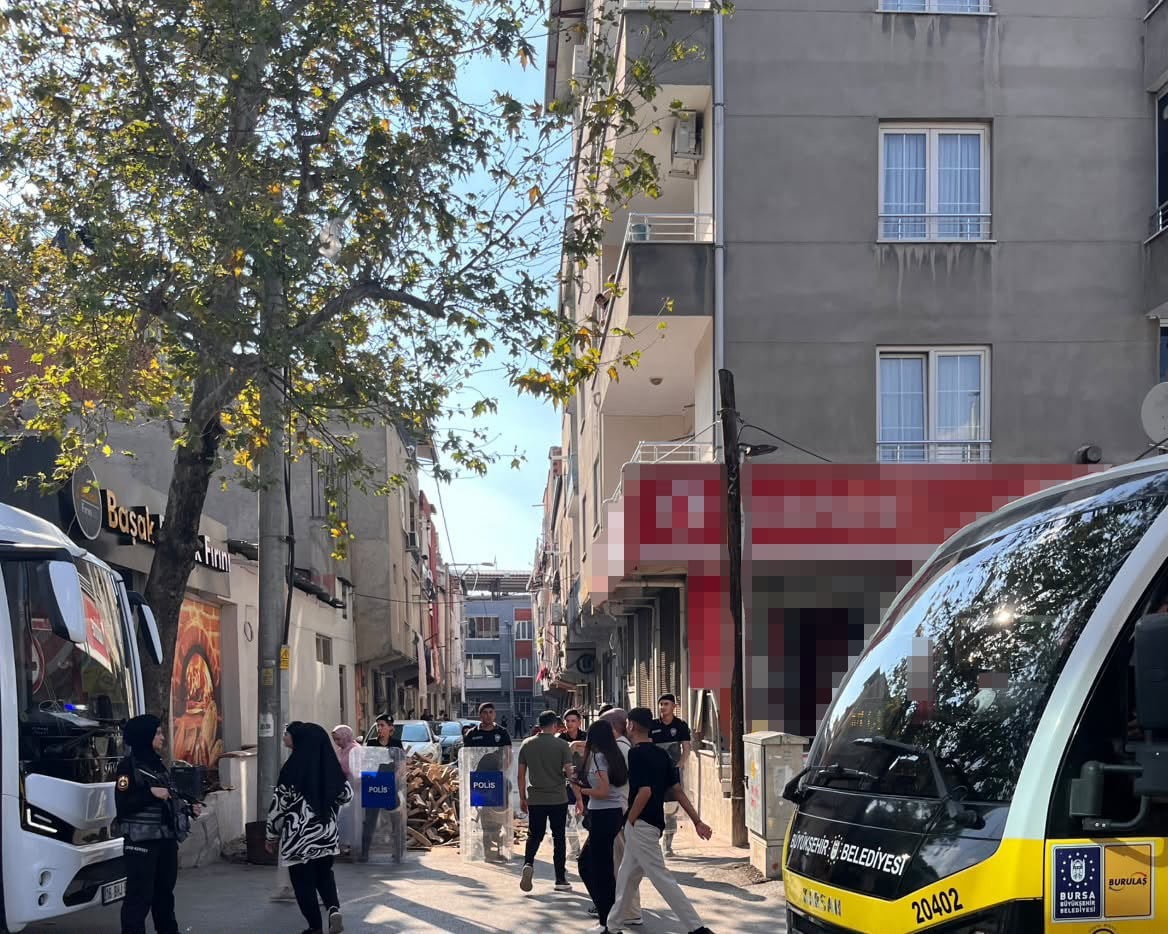 BURSA'NIN GÜRSU İLÇESİNDE ÇAY OCAĞI ÖNÜNDE ÇIKAN SİLAHLI SALDIRIDA BİR KİŞİ VÜCUDUNUN ÇEŞİTLİ...