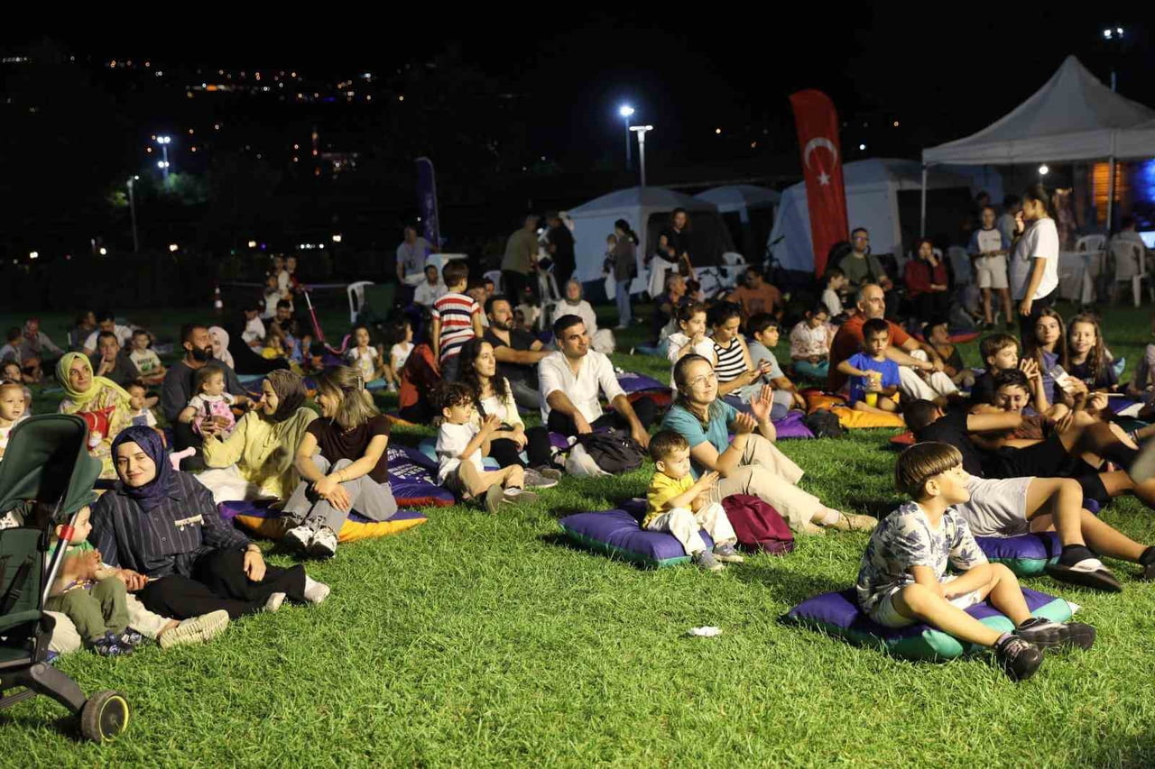 BURSA BÜYÜKŞEHİR BELEDİYESİ’NİN BİLİMİN EĞLENCELİ DÜNYASINI ÇOCUKLAR VE GENÇLERDE BİR MERAK...