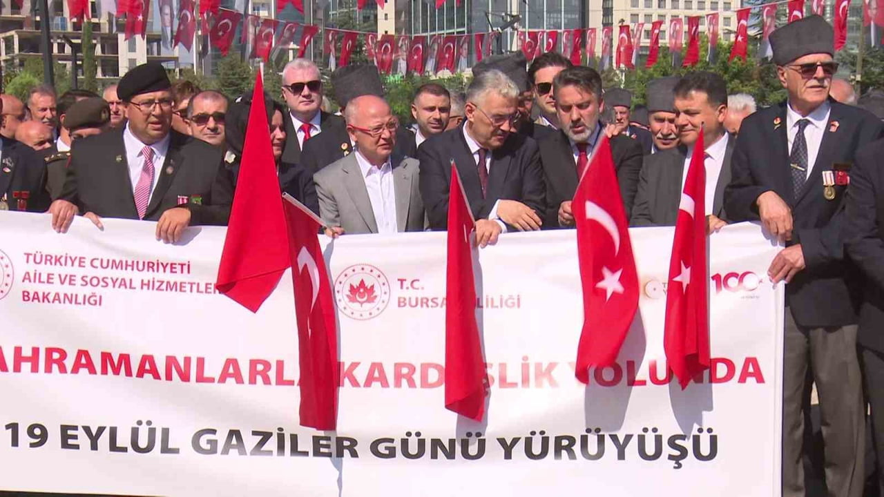 BURSA’DA 19 EYLÜL GAZİLER GÜNÜ DOLAYISIYLA DÜZENLENEN TÖRENDE, ŞEHİTLER RAHMET VE MİNNETLE...