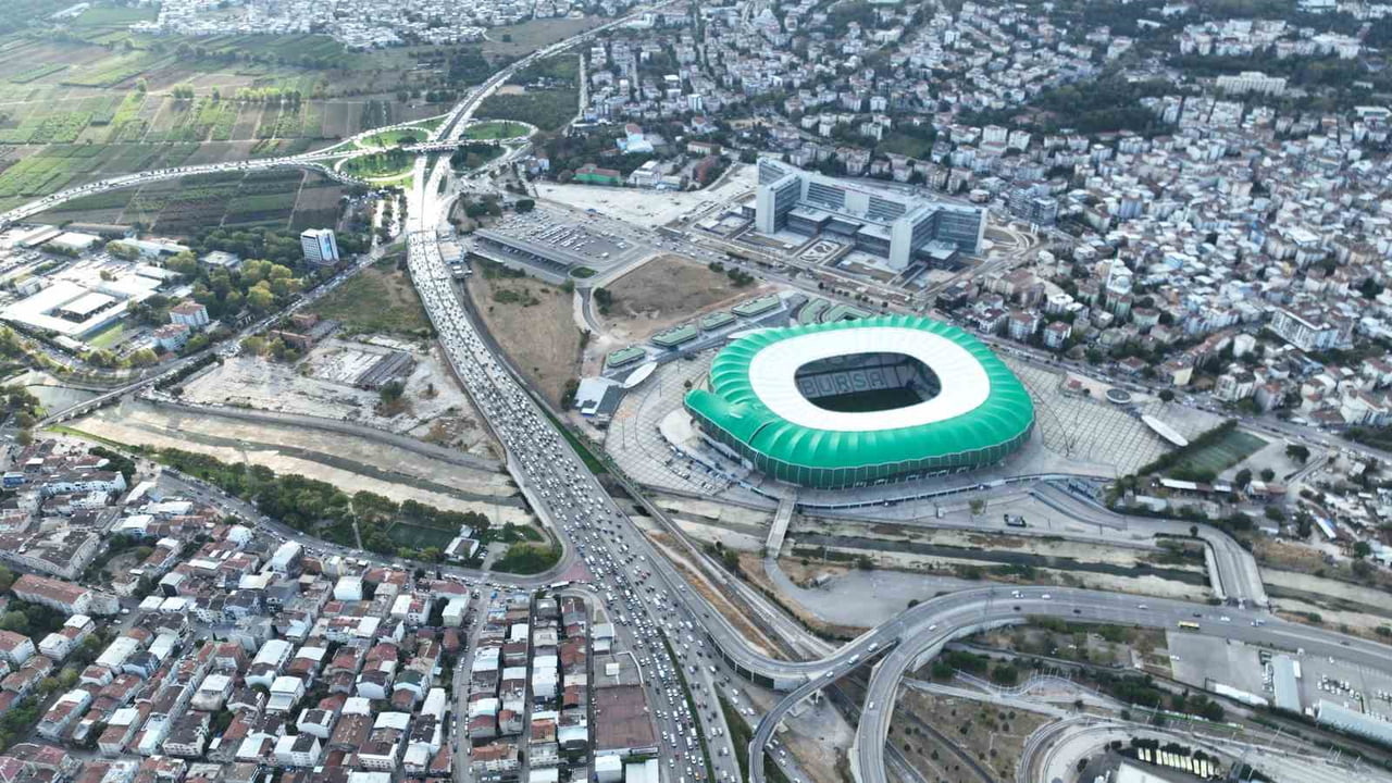 BURSA’DA 2026-2027 EĞİTİM ÖĞRETİM YILININ İLK DERS ZİLİ BUGÜN ÇALDI. KENT GENELİNDE 2 BİN 71...