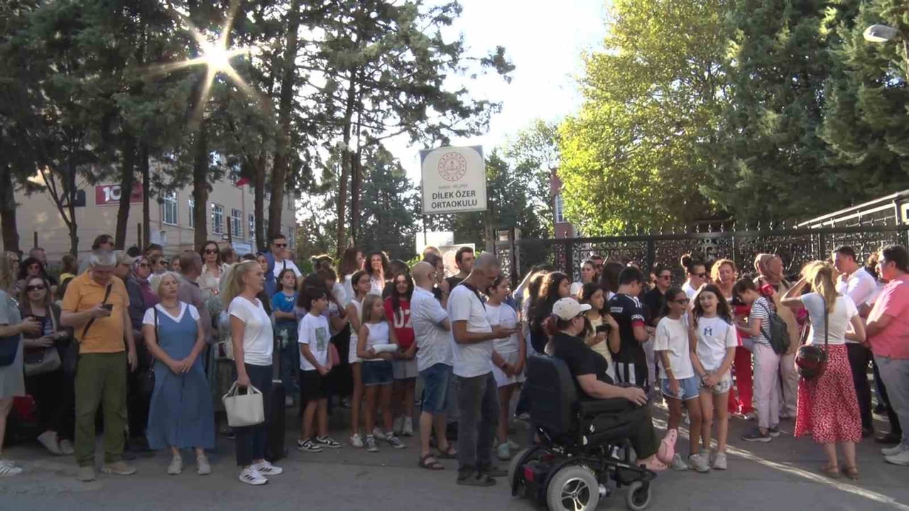 BURSA’DA DİLEK ÖZER ORTAOKULU’NUN A BİNASININ YIKILACAK OLMASI NEDENİYLE UYGULANMASI PLANLANAN...