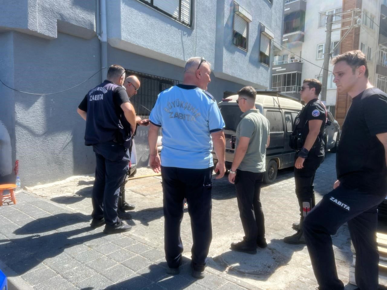 BURSA’DA SEYYAR SATICILARA YÖNELİK ZABITA DENETİMİ SIRASINDA ÇIKAN ARBEDEDE BİR ZABITA MEMURU...