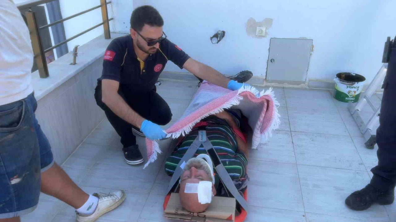 BURSA’DA TADİLAT ÇALIŞMASI SIRASINDA DENGESİNİ KAYBEDEN İŞÇİ, DUBLEKS DAİRENİN BALKONUNA DÜŞEREK...