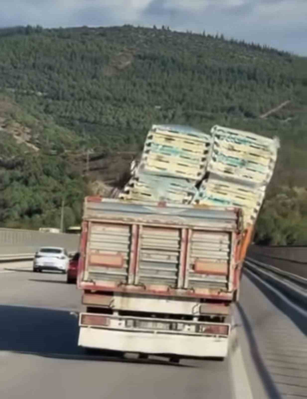 BURSA’DA TEHLİKELİ TAŞIMACILIK KAMERADA