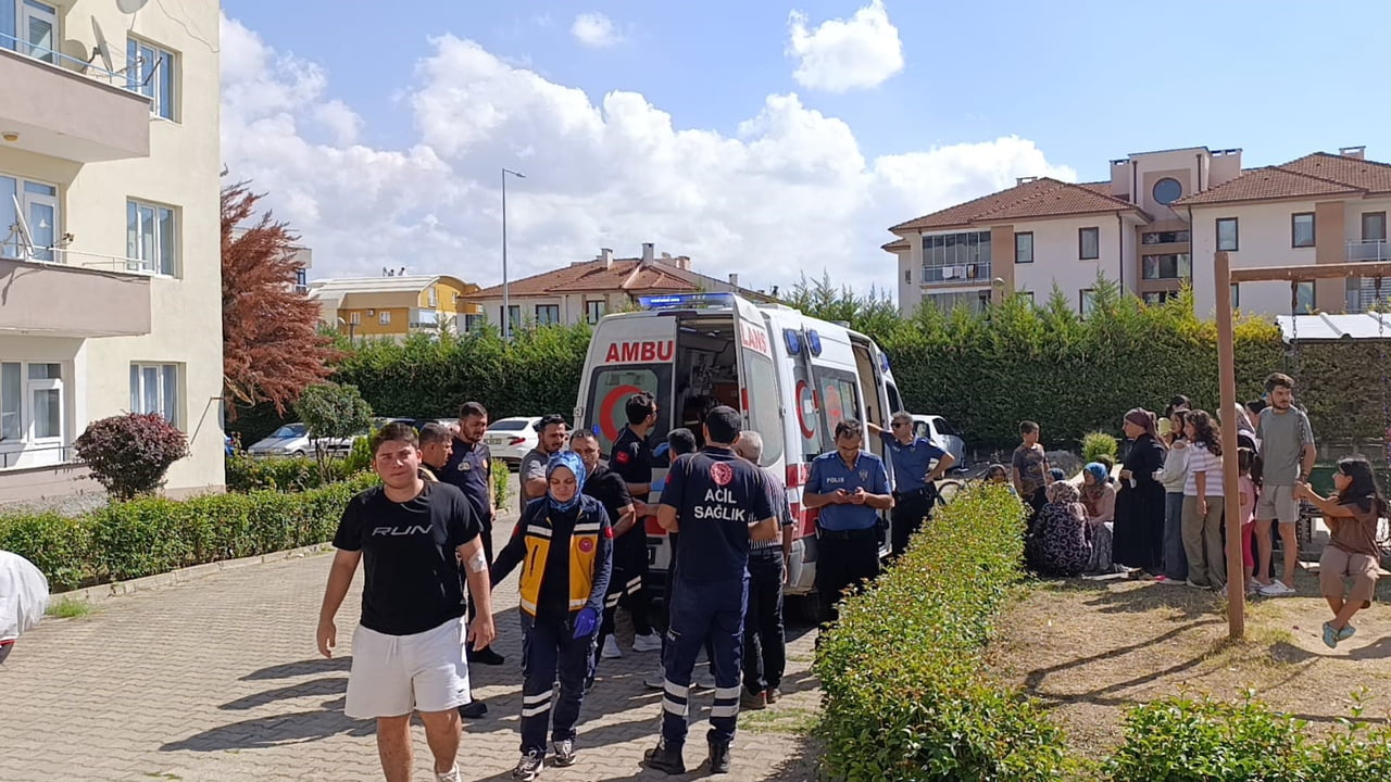 BURSA’NIN İNEGÖL İLÇESİNDE BİR APARTMAN DAİRESİNİN MUTFAĞINDA ÇIKAN YANGIN PANİĞE NEDEN OLDU....