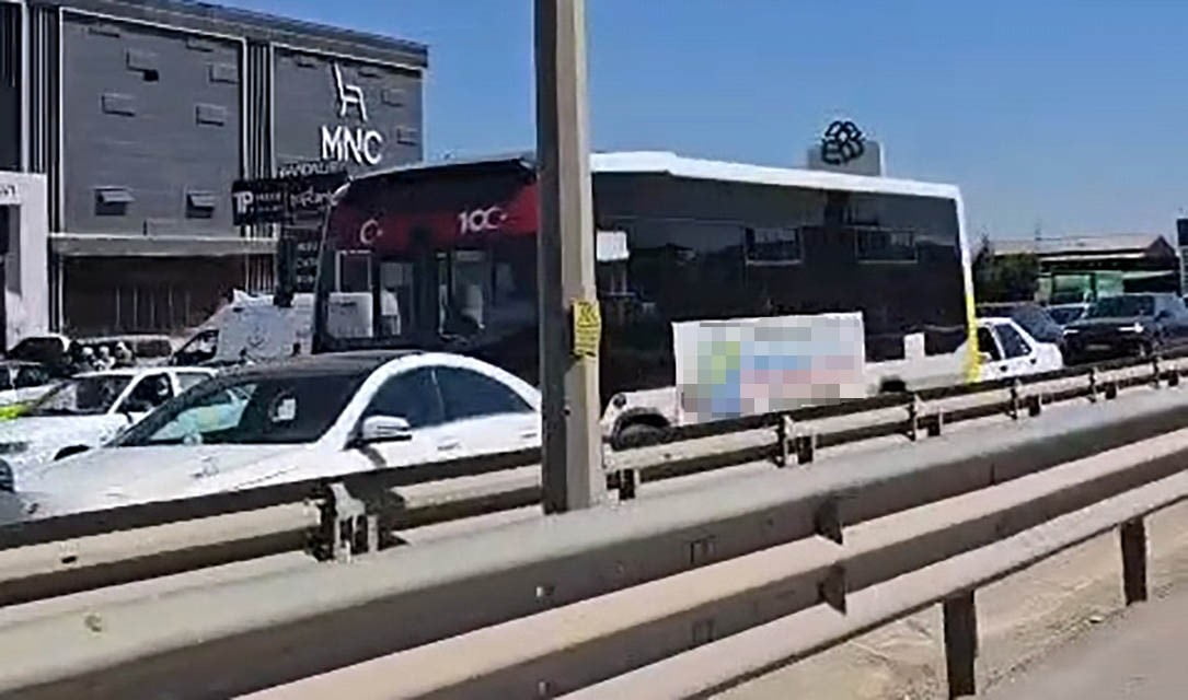 BURSA’NIN İNEGÖL İLÇESİNDE MEYDANA GELEN ZİNCİRLEME TRAFİK KAZASINDA 2 OTOBÜS İLE 3 OTOMOBİL...