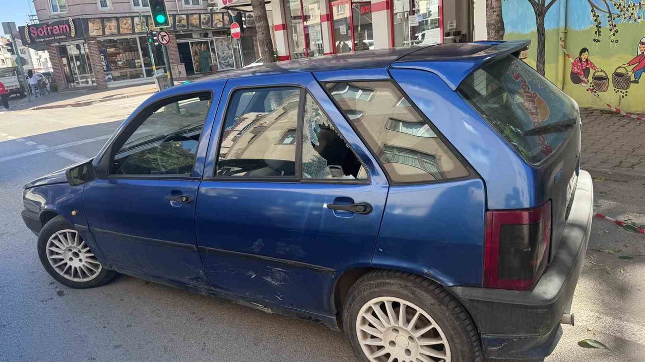 BURSA’NIN İNEGÖL İLÇESİNDE OTOMOBİL İLE MOTOSİKLETİN ÇARPIŞMASI SONUCU MEYDANA GELEN KAZADA...