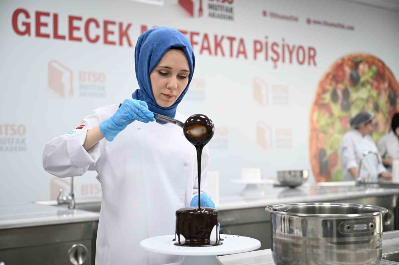 BURSA TİCARET VE SANAYİ ODASI (BTSO) TARAFINDAN YİYECEK-İÇECEK SEKTÖRÜNÜN NİTELİKLİ İNSAN KAYNAĞI...
