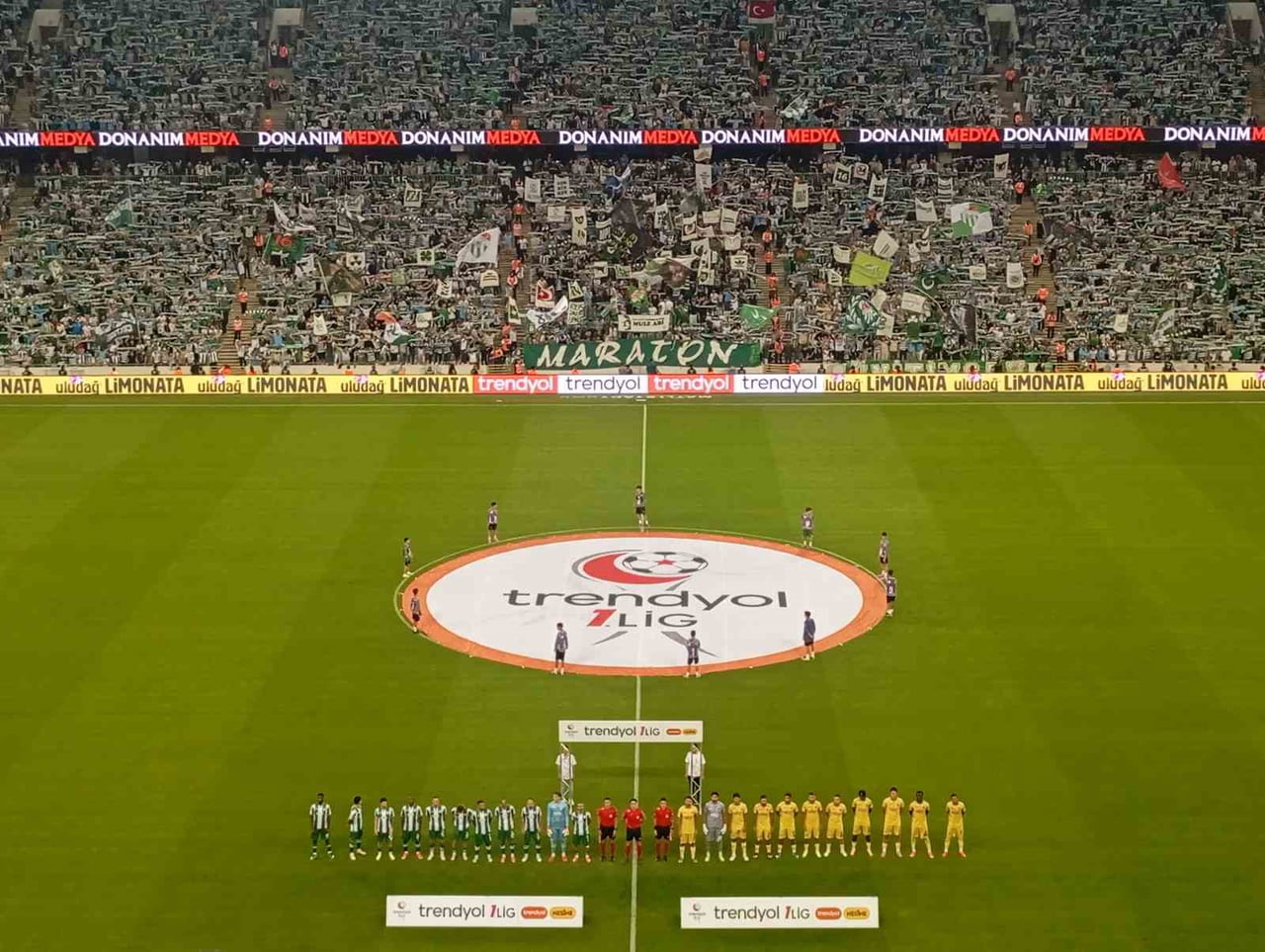 BURSASPOR, İSTANBULSPOR'U 4-0 MAĞLUP EDEREK PUANINI 12'YE YÜKSELTTİ.