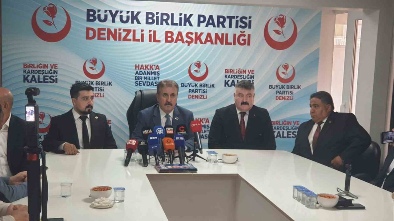 BÜYÜK BİRLİK PARTİSİ (BBP) GENEL BAŞKANI MUSTAFA DESTİCİ, DENİZLİ’DE PARTİ TEŞKİLATIYLA BİR ARAYA...