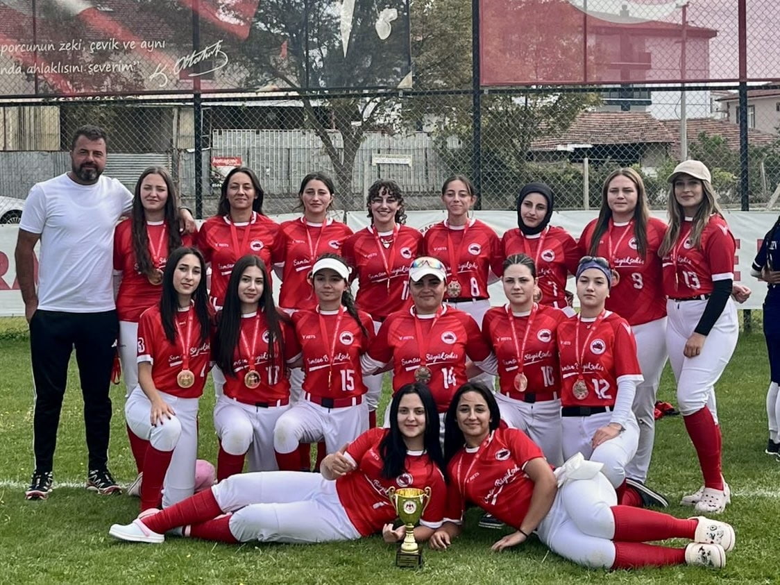 BÜYÜKŞEHİR BELEDİYE SPOR KULÜBÜ SOFTBOL TAKIMI, ANKARA’DA DÜZENLENEN SOFTBOL BÜYÜKLER TÜRKİYE...