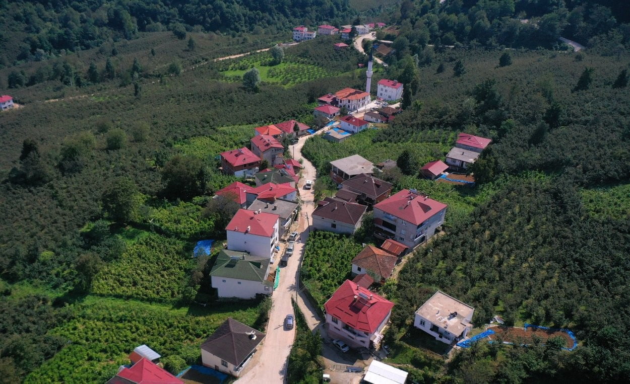 BÜYÜKŞEHİR BELEDİYESİ EKİPLERİ TARAFINDAN YOĞUN YAPILAŞMANIN BULUNDUĞU GÜZERGAHTA GERÇEKLEŞTİRİLEN...