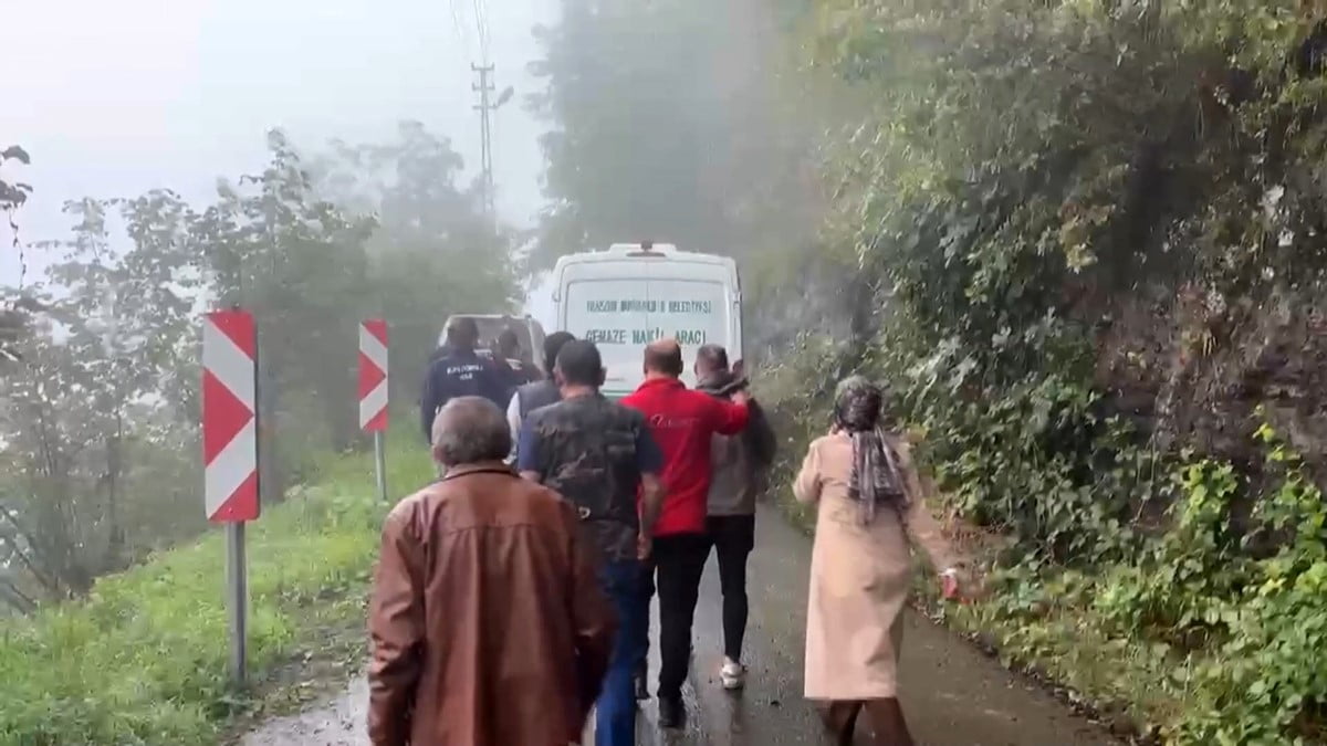ÇAĞLAYAN MAHALLESİ'NDE MEYDANA GELEN TOPRAK KAYMASINDA BİR İŞÇİ HAYATINI KAYBETTİ.