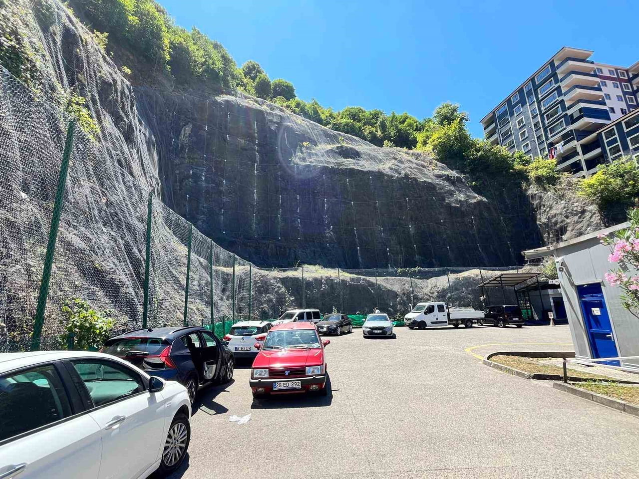 ÇALIŞMALAR KAPSAMINDA BİTLİS MERKEZ'DE KAYA DÜŞMESİ VE TAŞKIN RİSKLERİNE KARŞI 140 METRE İSTİNAT...